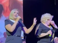 POSLE 30 GODINA PONOVO ZAJEDNO NA ISTOJ BINI: Snežana Đurišić se RASPLAKALA dok je pevala sa ćerkom - trenutak koji je raznežio celu salu (VIDEO)