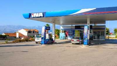 Gorivo drastično poskupelo, a na pojedinim pumpama ga uopšte nema: PANIKA U HRVATSKOJ