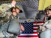 82. VAZDUŠNO DESANTNA AMERIČKA DIVIZIJA Uspostavlja "mir" u Iranu - nekad u Vijetnamu