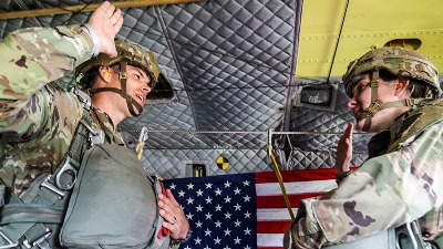 82. VAZDUŠNO DESANTNA AMERIČKA DIVIZIJA Uspostavlja "mir" u Iranu - nekad u Vijetnamu