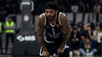 Karlikov agent povezao pleja sa Zvezdom, Džons mu odgovorio: Fali mu malo šrafova u glavi