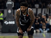 Karlik Džons napustio Beograd: Nikome nije jasno otkud on u ovom gradu (FOTO)