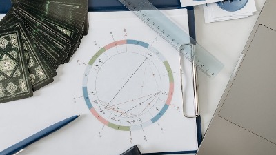 NEDELJNI HOROSKOP OD 6. DO 12. APRILA: Bikovi nervozni, Rakovi puni elana, Vage očekuje putovanje (VIDEO)