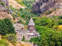 JERMENSKI OSTROG uklesan u steni KRIJE VELIKU TAJNU staru vekovima: Svako ko uđe oseti nešto neobjašnjivo - legendarno koplje Isusa Hrista 