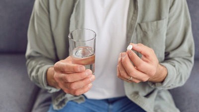 Uzeo je lek na prazan stomak i to ga umalo koštalo života: Lekari izdali HITNO UPOZORENJE (FOTO) 