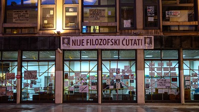 Građani i akademci odaju poštu stradaloj studentkinji ispred Filozofskog fakulteta