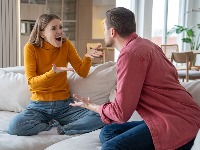 9 rečenica koje odaju toksičnu partnerku: Ako ti ovo govori – beži