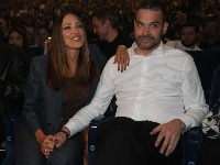 NE SKIDAJU RUKE JEDNO S DRUGOG! Aleksandra i Filip ukrali šou u prvom redu na Jozinovićevom koncertu – ljubav jača nego ikad!