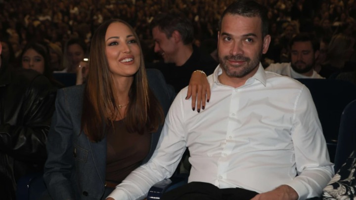 NE SKIDAJU RUKE JEDNO S DRUGOG! Aleksandra i Filip ukrali šou u prvom redu na Jozinovićevom koncertu – ljubav jača nego ikad!
