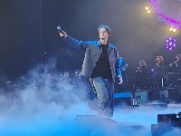 Koncert pun iznenađenja za publiku i Jakova Jozinovića: U toku nastupa dobio nagradu i novu pesmu