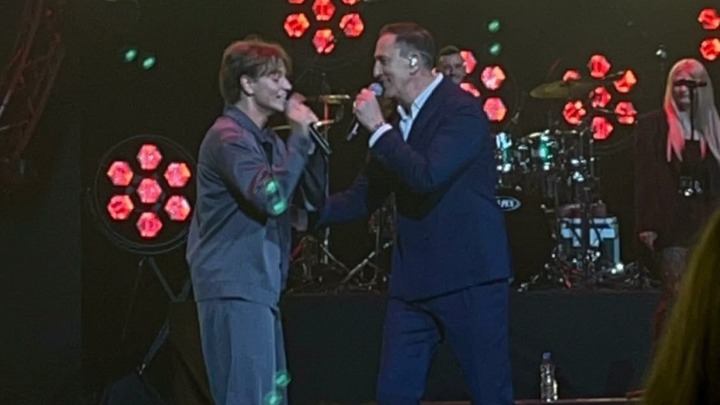 "NACRTAO MU BRKOVE USRED KONCERTA!" Ćetković nasmejao salu do suza, pa Jakovu uputio poruku koja je sve raznežila