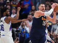 Novi monstruozni tripl-dabl Jokića u velikom preokretu Denvera, zbog trojke koju je pogodio ljudi su se hvatali za glavu (FOTO/VIDEO)