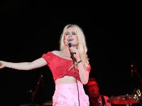 Krišom je drogirao, držao zarobljenu nedeljama i silovao: Slavna pevačica u novom dokumentarcu progovara o paklu kroz koji je prošla