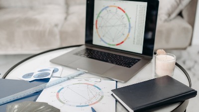 NEDELJNI HOROSKOP OD 30. MARTA DO 5. APRILA: Ovnovi nervozniji u poslu, Rakove očekuje zanimljiva sedmica (VIDEO) 