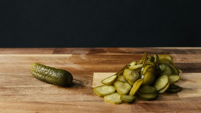 Zašto trudnice obožavaju kisele krastavce: Hormoni i nutritivne potrebe diktiraju želju za hranom