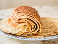 Trik za savršene palačinke: JEDAN DODATAK MENJA SVE – smesa se sama razliva i ne lepi se