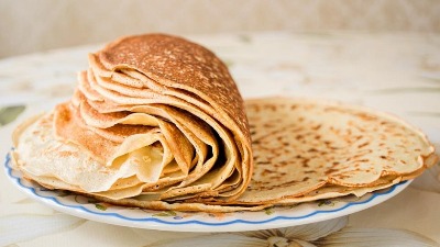 Trik za savršene palačinke: JEDAN DODATAK MENJA SVE – smesa se sama razliva i ne lepi se