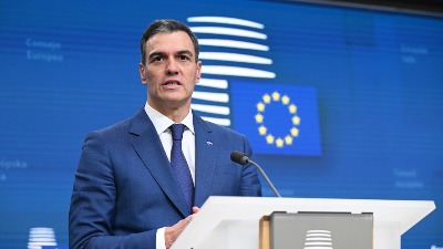 "Ne ratu! Lideri žele da napune džepove": Sančez JEDINI PRKOSI Trampu - Španija se ne povlači!