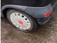 Šarović tvrdi da su mu izbušili gumu dok je bio na suđenju (VIDEO)