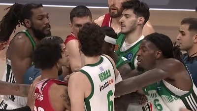 Tuča u Atini: Dorsi i Nan u sukobu