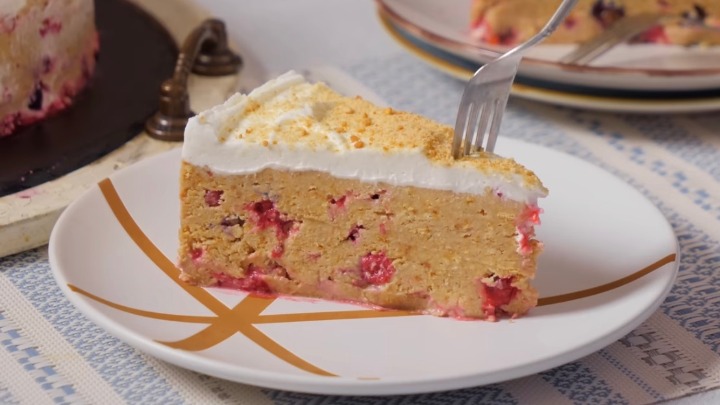 Brza Plazma torta sa šumskim voćem: Slatka poslastica za samo 15 minuta