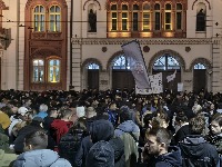 Snimak iz vazduha okupljenih na skupu ispred Rektorata (VIDEO)