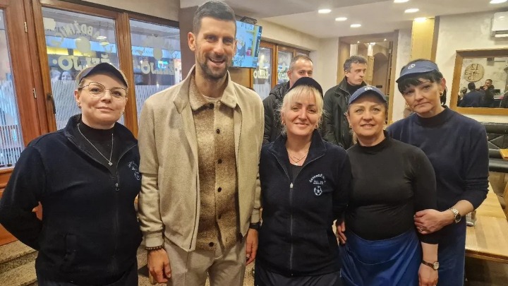 Novak ručao u čuvenoj ćevabdžinici, a na tanjiru... Ušao na vrata kao sav normalan svet, gosti ga u neverici gledali (FOTO/VIDEO)