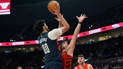 Tristan Vukčević ubacio 14 poena Lejkersima i video tripl-dabl Lebrona