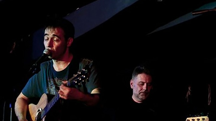 Da li ste znali da je Vlada Divljan napisao kultni narodnjak? Danas bi napunio 68 godina, a iza sebe je ostavio bogat muzički opus