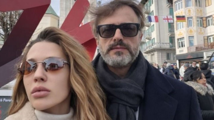 Sergej Trifunović objavio HIT snimak 23 godine mlađe supruge: Svira gusle u prirodnom izdanju - "Povratak korenima" (VIDEO) 