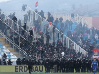 Neredi u Novom Pazaru: Sukob navijača i policije (VIDEO)