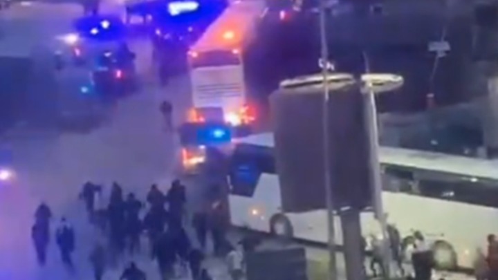 ULIČNI RAT u Novom Pazaru: Sukobile se delije i navijači Torcide (VIDEO)