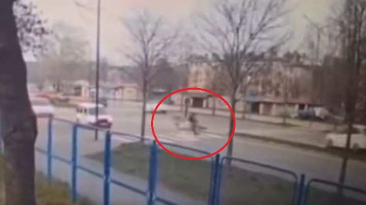 Ovako je motociklista u Novom Sadu usmrtio biciklistu (UZNEMIRUJUĆI SNIMAK)