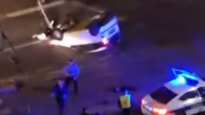 Udario dečaka pa POBEGAO, auto završio na krovu: Drama kod Plavog mosta (VIDEO)