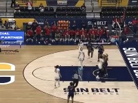 Opšta tuča košarkašica u Americi! Pesničile se kao bokseri, sudija u nokdaunu! (VIDEO)