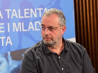 Dr Ranko Rajović upozorava: "Nepoznati ljudi sa društvenih mreža usmeravaju decu (VIDEO)