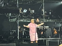 SVETSKI STANDARDI: Do sada neviđena scenografija na koncertu 