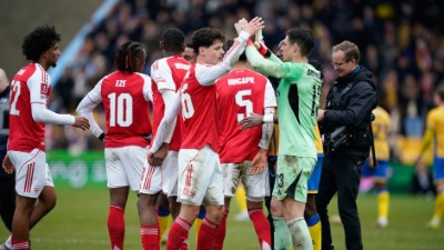 Arsenal slomio Everton u finišu: Klinac zapalio Emirejts, Pikford kumovao golu
