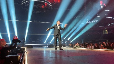 Počeo finalni koncert Vlada Georgieva u Beogradskoj areni: Veče otvoreno pesmom "Reci ne ili da"