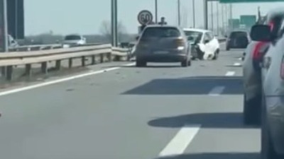 Sudar na autoputu: Kolaps kod isključenja za aerodrom (VIDEO)