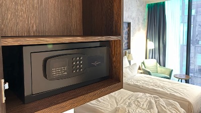 NAJVEĆA GREŠKA koju turisti prave: Ovako lopovima sami pokazujete gde vam je novac – a evo gde je ZAISTA bezbedan