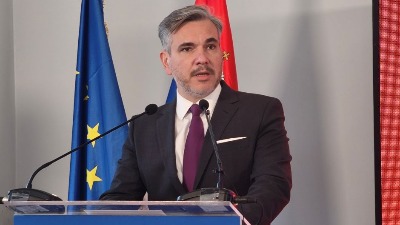 Prof. dr Obradović (SSP): Macut ne može više da bude ni premijer ni profesor.