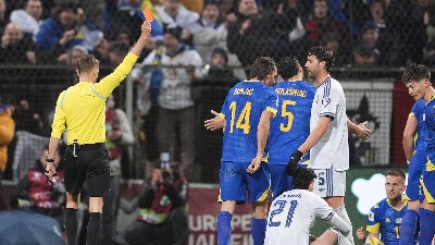 BiH pratila (zaslužena) sreća: Diskutabilne sudijske odluke - Italijani ljuti s pravom? (VIDEO)