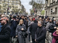 Protest novinarskih udruženja, blizu mesta skupa i Simo Spasić (FOTO)