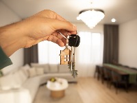 Prodao kuću uz pomoć ChatGPT-a za samo 5 dana i zaradio 100.000 dolara više od procene agenata (VIDEO)