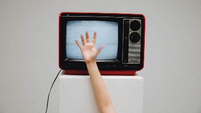 "CRNO-BELI SVET" JE STIGAO: Istina koju je pesma nagovestila pre 36 godina