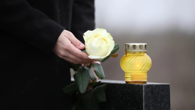 Poznati pevač preminuo od sepse: Glas jedne epohe utišan zauvek, prijatelji i publika u neverici