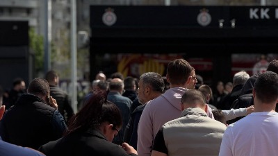 Ako želite da se upišete u knjigu žalosti za Duleta - požurite: Red sve duži, iznet još jedan sto ispred Arene