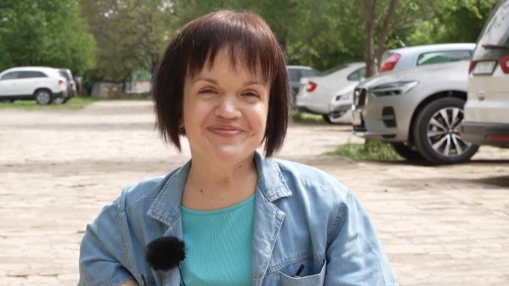 KAD SRCE NADMAŠI CENTIMETRE: Najniža žena u Srbiji, sa najvećim srcem!