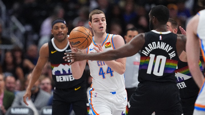 Jokić gledao sjajnu partiju Topića: Dabl-dabl učinak plejmejkera Oklahome u Denveru (VIDEO)